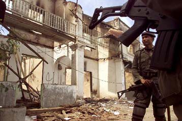 Επιδρομή συμμοριών σε θέρετρα – Υπό όρους ο Βιράντο στην κυβέρνηση