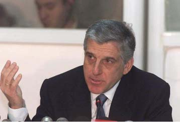 Αναδίπλωση της κυβέρνησης στο θέμα των πανωτοκίων