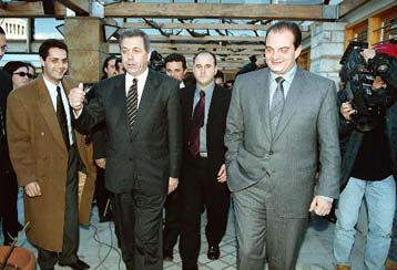 Αντάλλαξαν απόψεις σε καλό κλίμα Καραμανλής – Αβραμόπουλος