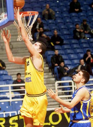 Και η ΑΕΚ στους 8 του Σαπόρτα