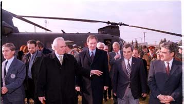 Επίσκεψη των υπουργών Αμυνας Ελλάδας και Βρετανίας στην ΕΛΒΟ
