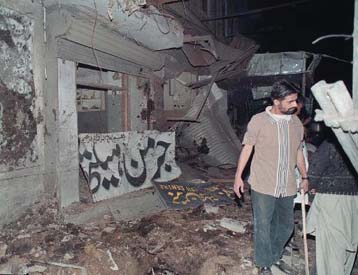 Εκρηξη βόμβας σε πολυσύχναστο δρόμο στο Καράτσι