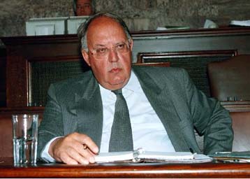 Καιροσκοπισμός οι πρόωρες εκλογές, δηλώνει σε άρθρο του στα Νέα ο Θ.Πάγκαλος