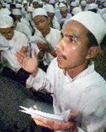 Ο πρόεδρος της Ινδονησίας απειλεί να αντιμετωπίσει αυστηρά τους εξεγερμένους