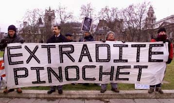 Στο Ευρ. Δικαστήριο Ανθρωπίνων Δικαιωμάτων προσφεύγουν Ισπανοί δικηγόροι για τoν Πινοσέτ