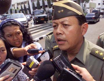 Επίδειξη ισχύος από τον πρόεδρο Ουαχίντ με αποδέκτη τις ένοπλες δυνάμεις της Ινδονησίας