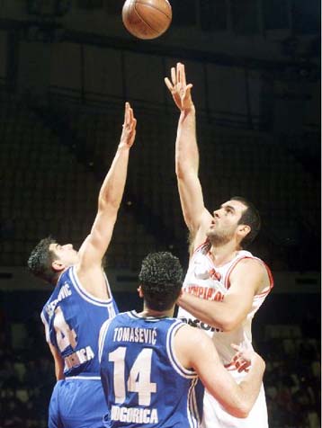 Νίκη για Ολυμπιακό με πλήγμα Τάρλατς