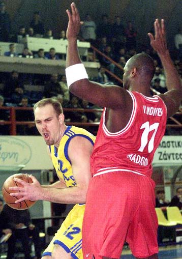 Απομακρύνεται η πρόκριση για το Περιστέρι