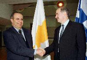 Πολύπλευρες επαφές Γ.Παπανδρέου στη Λευκωσία