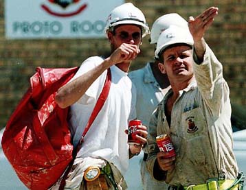 Ζουν έξι τουλάχιστον από τους εργάτες που παγιδεύτηκαν σε χρυσωρυχείο