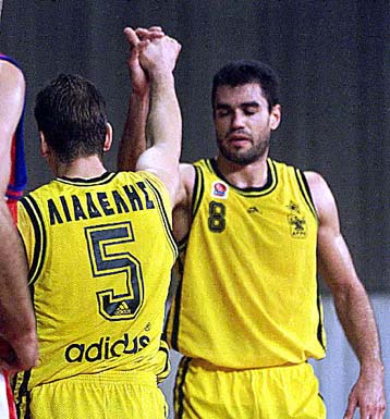 Αρης, Περιστέρι και Μαρούσι στη μάχη των 16