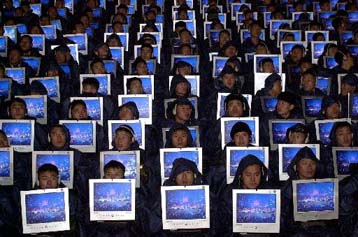 Eπίπεδες οθόνες αντί βεγγαλικών το κορεατικό Millennium