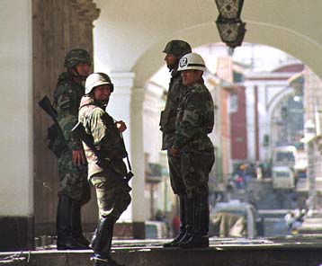 Υπό παραίτηση η κυβέρνηση αλλά όχι ο πρόεδρος