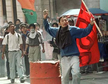 Στο πλευρό του προέδρου Μαχουάντ οι ένοπλες δυνάμεις του Ισημερινού