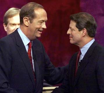 Με μεγάλη διαφορά προηγούνται Γκορ και Μπους έναντι των αντιπάλων τους για το προεδρικό χρίσμα