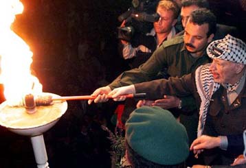 Επιμένει ο Αραφάτ στην ανακήρυξη παλαιστινιακού κράτους εντός του 2000