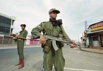 Απαγόρευση της κυκλοφορίας και συλλήψεις Ταμίλ