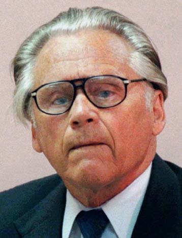 Εγκαταλείπει οικειοθελώς τη Βρετανία ο Καλέις