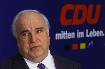 Να εγκαταλείψει την πολιτική ζητεί από τον Κολ στέλεχος των Χριστιανοδημοκρατών