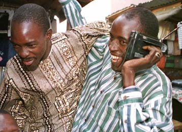 Ηττα του προέδρου στο δεύτερο γύρο προβλέπει η αντιπολίτευση