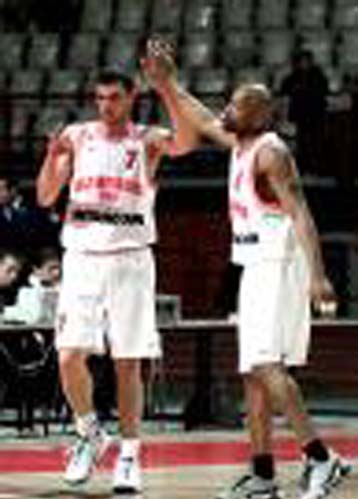 Επεισόδιο Παπανικολάου – Ρόμπινσον στους… αιθέρες