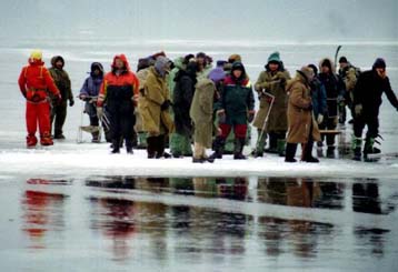 Ελικόπτερα έσωσαν χίλιους περίπου ψαράδες που είχαν παγιδευτεί σε πάγο