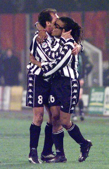 Πρώτη με 10 παίκτες η Γιουβέντους