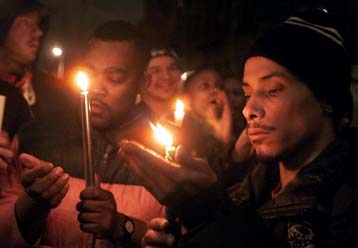 Διαμαρτυρίες για την απαλλαγή τεσσάρων αστυνομικών που σκότωσαν μαύρο μετανάστη στο Χάρλεμ