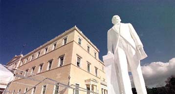 Αποκαλυπτήρια ανδριάντα του Χαριλάου Τρικούπη στο προαύλιο της Βουλής