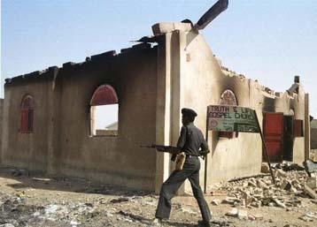 Τουλάχιστον 300 οι νεκροί από τις θρησκευτικές συγκρούσεις