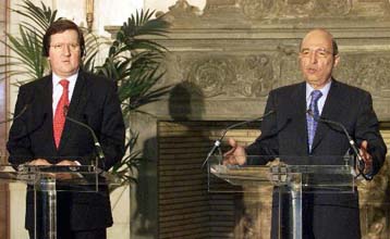 Τα Βαλκάνια και η ευρωπαϊκή άμυνα στο επίκεντρο των συνομιλιών Σημίτη – Ρόμπερτσον