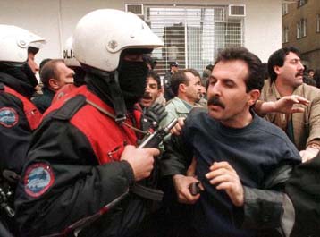 Συνεχίζονται οι διώξεις Κούρδων πολιτικών στην Τουρκία