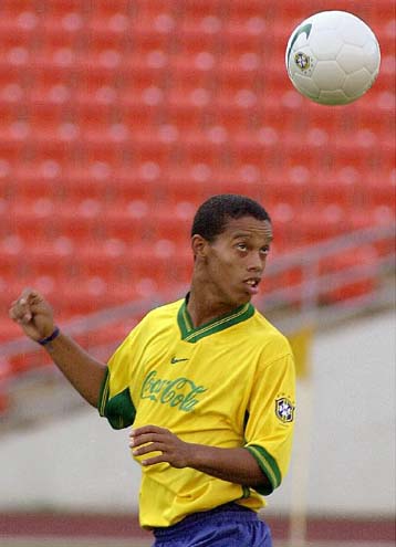 Σνομπάρει τα 26,5 δισ. δραχμές της Λιντς για Ροναλτίνιο η Γκρέμιο