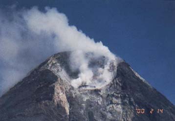 Η πιθανή έκρηξη του ηφαιστείου Μαγιόν οδηγεί σε εκκένωση της περιοχής