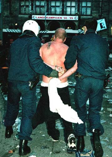 Τα έσπασαν χούλιγκαν της Φέγενορντ