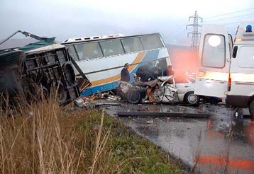 Επτά νεκροί και 27 τραυματίες ο απολογισμός του τροχαίου στην εθνική Αθηνών-Λαμίας