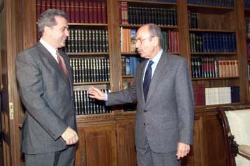 Τους λόγους για τους οποίους δεν συμμετέχει στις εκλογές διατυπώνει ο Δ.Αβραμόπουλος στο Βήμα