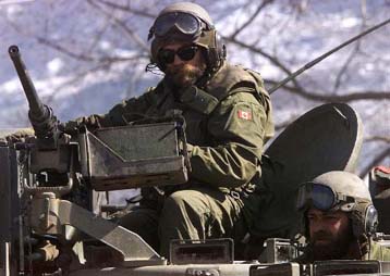 Ανακαλύφθηκε οπλοστάσιο στη Μιτρόβιτσα – Οι ταραχές συνεχίζονται στην περιοχή