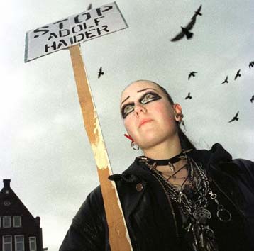 Νέα διαδήλωση το Σάββατο στη Βιέννη – Προκλητικές δηλώσεις του Χάιντερ