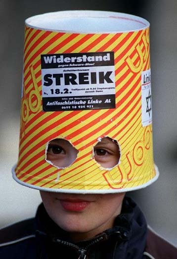 Η ΕΕ μπορεί να εμπιστευθεί τον Χάιντερ – Αντιρατσιστική διαδήλωση μαθητών