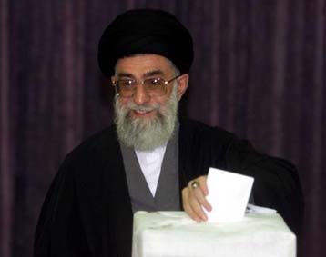 Ανοιξαν οι κάλπες στο Ιράν – Αναμέτρηση των μεταρρυθμιστών με τους συντηρητικούς