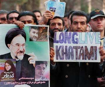 Εκκληση από τον Χαταμί προς τους ψηφοφόρους να στηρίξουν τις μεταρρυθμίσεις