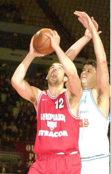 Νίκησε ο Ολυμπιακός και… περιμένει