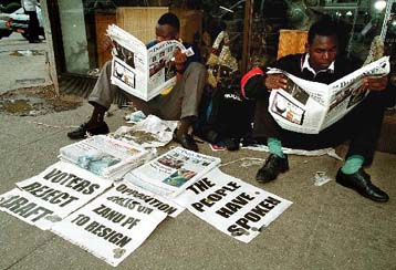 Η ήττα του προέδρου στο δημοψήφισμα ενδυναμώνει την αντιπολίτευση