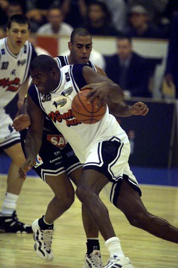 Αναβλήθηκε ο αγώνας επίδειξης ΑΕΚ-Μάτζικ Μ7