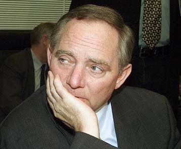 Εν αναμονή της παραίτησης  Σόιμπλε η ηγεσία του CDU