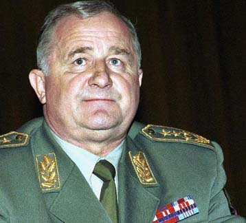 Νέος υπουργός Αμυνας ο έως σήμερα αρχηγός του στρατού