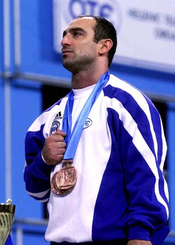 Χωρίς προβλήματα η εγχείρηση του Λεωνίδη – Επιστρέφει σε τέσσερις εβδομάδες