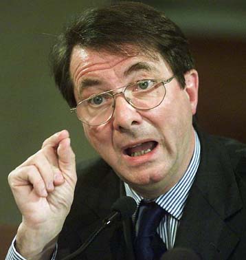 Παραιτείται ο διευθυντής του Φεστιβάλ του Ζάλτσμπουργκ διαμαρτυρόμενος για τον  Χάιντερ