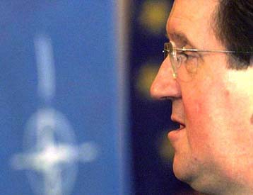 Στη Μόσχα μεταβαίνει ο Γενικός Γραμματέας του ΝΑΤΟ Τζορτζ Ρόμπερτσον